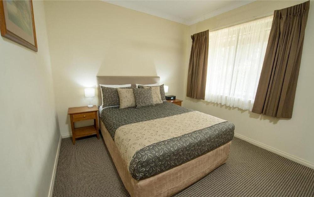 Clare Country Club Hotel Ngoại thất bức ảnh