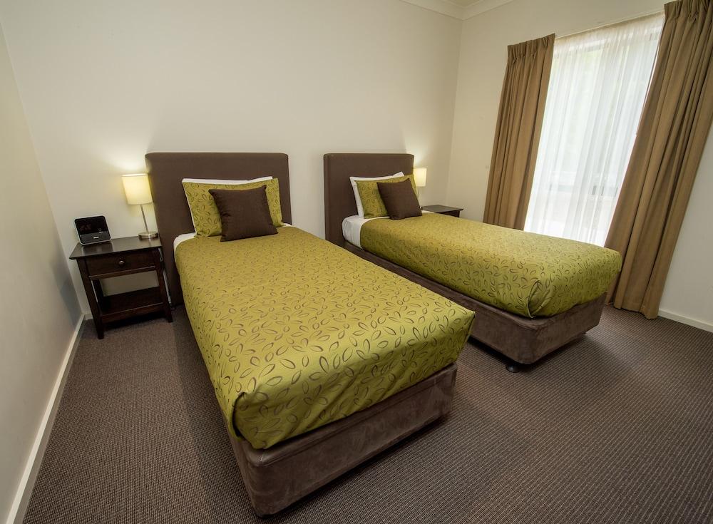 Clare Country Club Hotel Ngoại thất bức ảnh