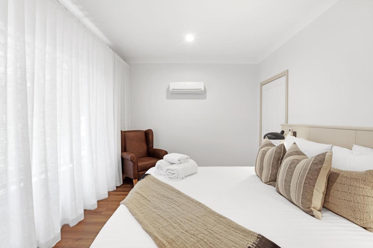 Clare Country Club Hotel Ngoại thất bức ảnh