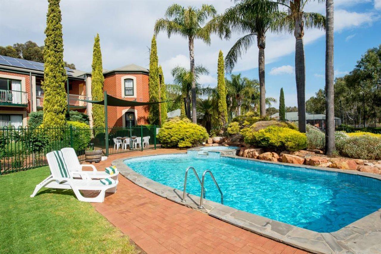 Clare Country Club Hotel Ngoại thất bức ảnh