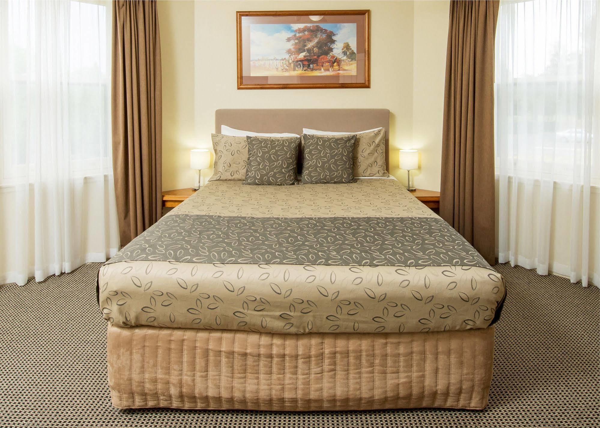 Clare Country Club Hotel Ngoại thất bức ảnh