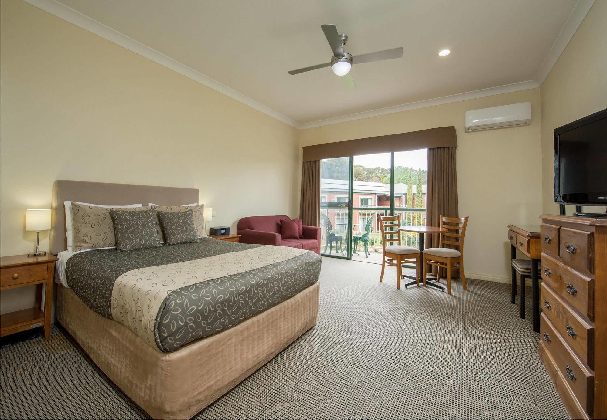 Clare Country Club Hotel Ngoại thất bức ảnh