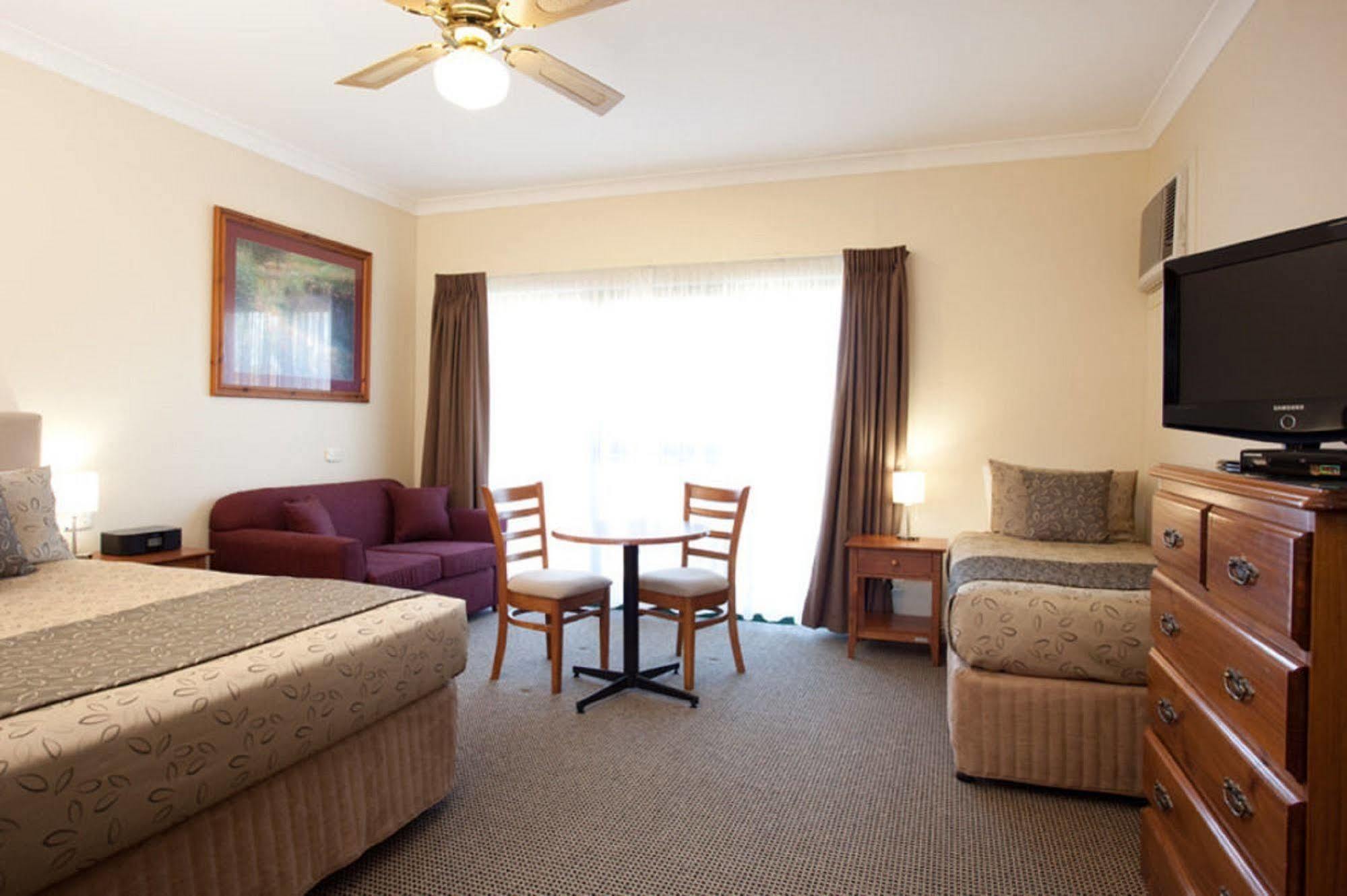 Clare Country Club Hotel Ngoại thất bức ảnh